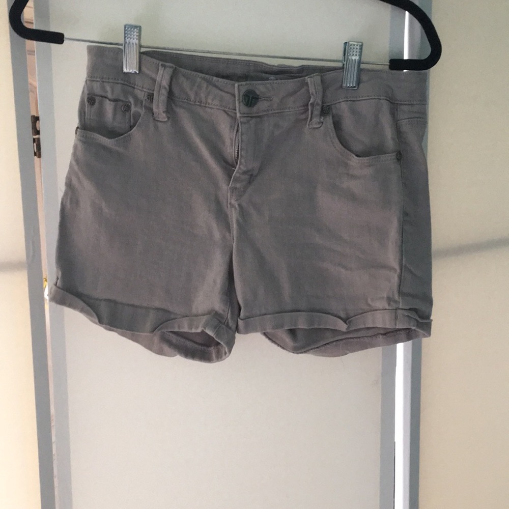 Tractr tan shorts. 4inches NEVER WORN